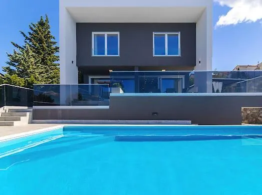 Villa Baros نوفي فينودولسكي